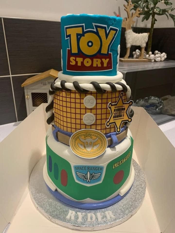 Buzz Lightyear edible icing. Toy Story cake topper. Some Sizes are customisable.