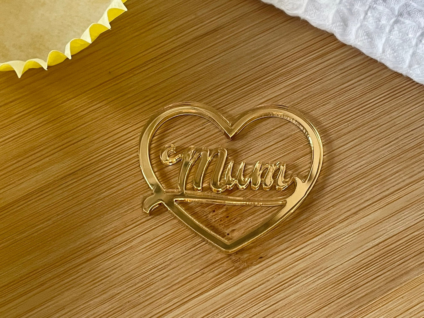 Gold acrylic mum heart charm. Cupcake charm. Cakescicles charm. Tray bake charm. Acrylic toppers. Cake sheet charm. Mum Cake topper