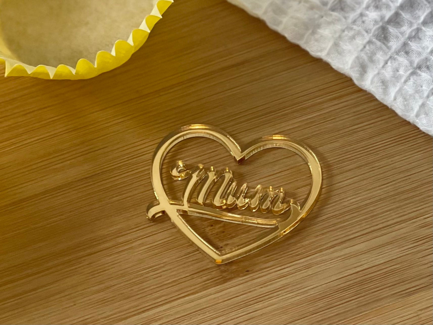 Gold acrylic mum heart charm. Cupcake charm. Cakescicles charm. Tray bake charm. Acrylic toppers. Cake sheet charm. Mum Cake topper