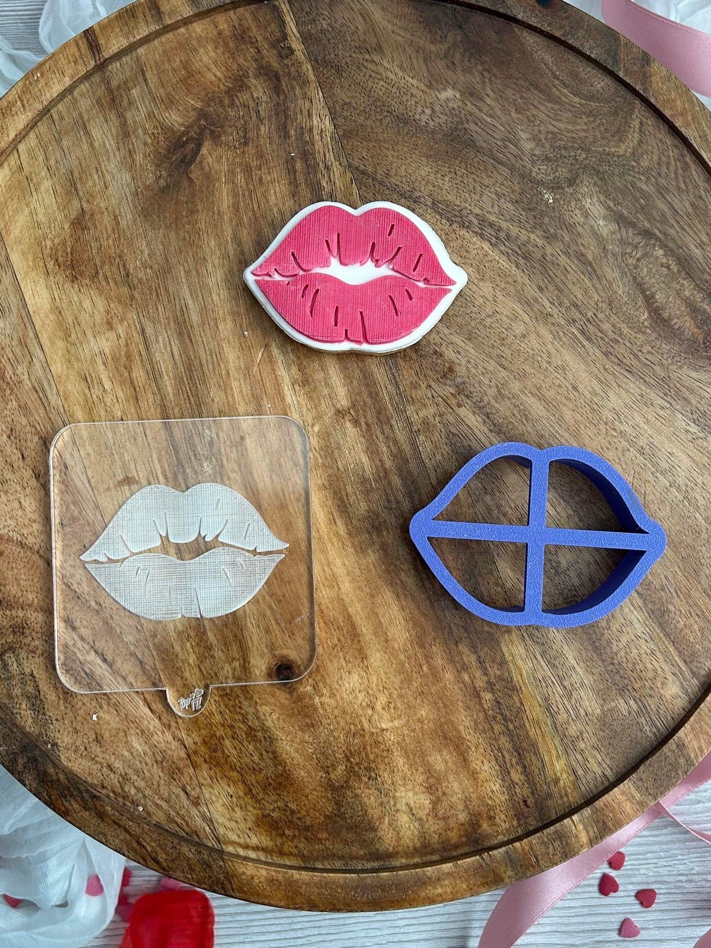 pouting lip debosser embosser and cutter shape lips for fondant and baking and biscuits 