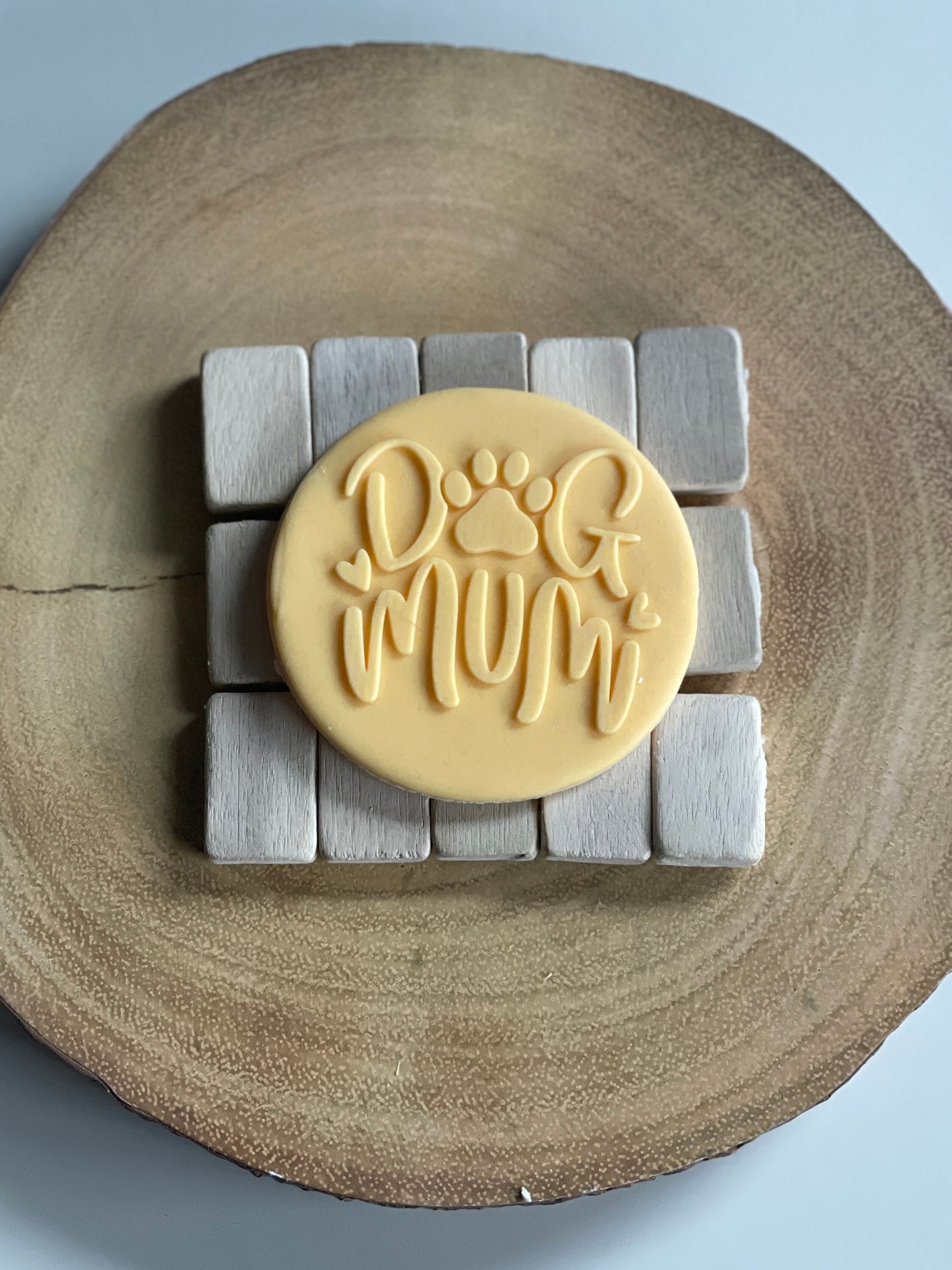 dog mum deobsser paw print embosser